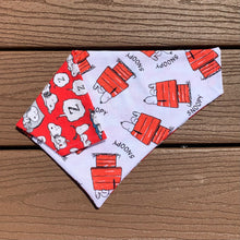 Load image into Gallery viewer, Reversible Pet Bandana “Snoopy”