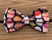 Load image into Gallery viewer, “Cupcake” Bow tie
