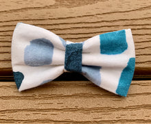 Load image into Gallery viewer, “Painted dots” Bow tie
